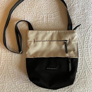 Sherpani Sadie, Crossbody Bag